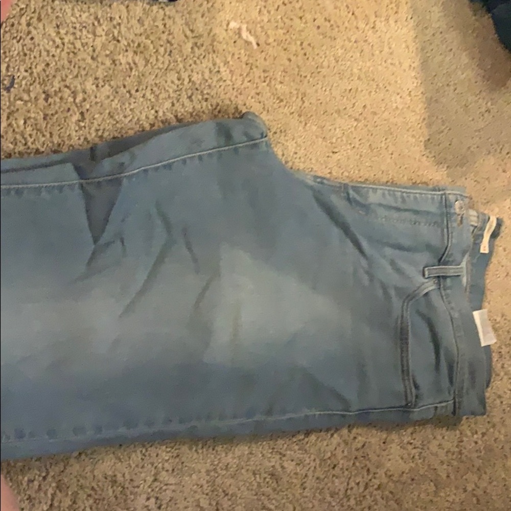 Levi’s light wash 314 shaping straight jeans.